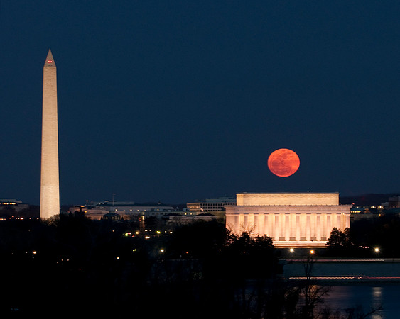 Moon rise over the Memorial
